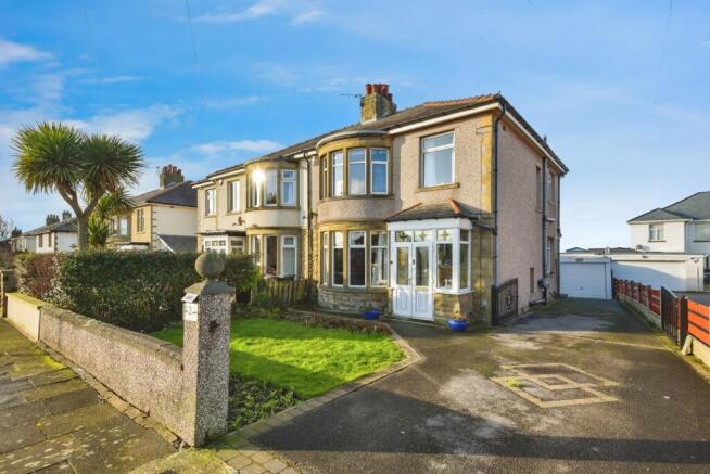 3 bed property, in Twemlow Parade, £340,000