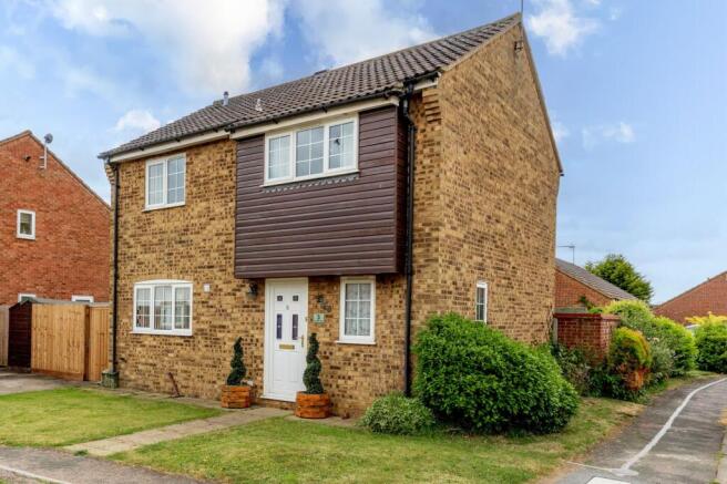 4 bed property, in Masefield Road, £350,000