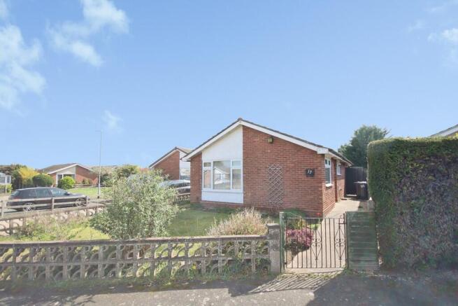 2 bed property, in New Crescent, £200,000