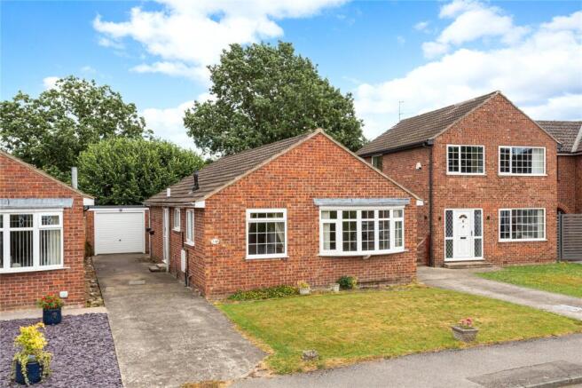 2 bed property, in Glebe Close, £275,000