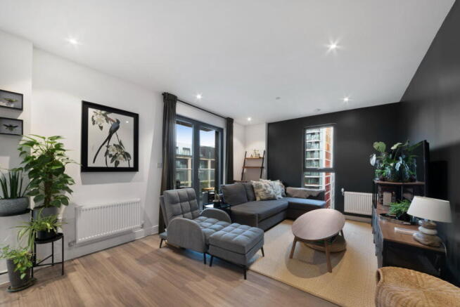 2 bed property, in Causeway House SW18, £550,000