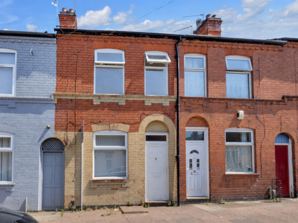 2 bed property, in Lambert Road, £165,000