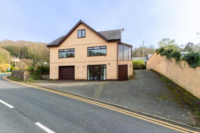 1 bed property, in Y Felinheli, £270,000