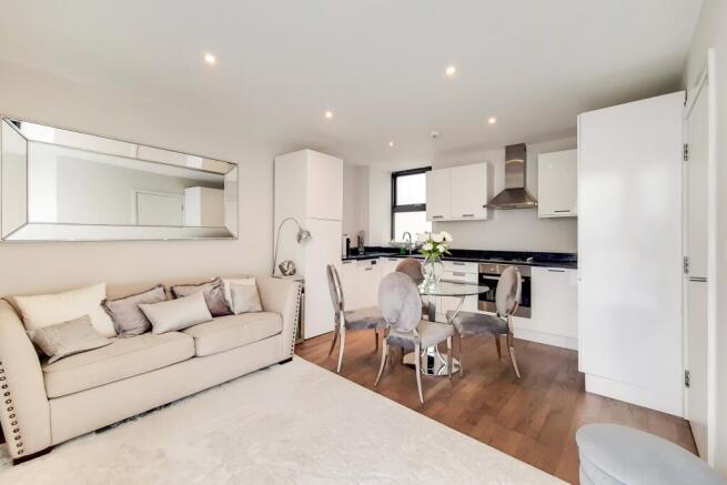 1 bed property, in Abercorn Place, £275,000