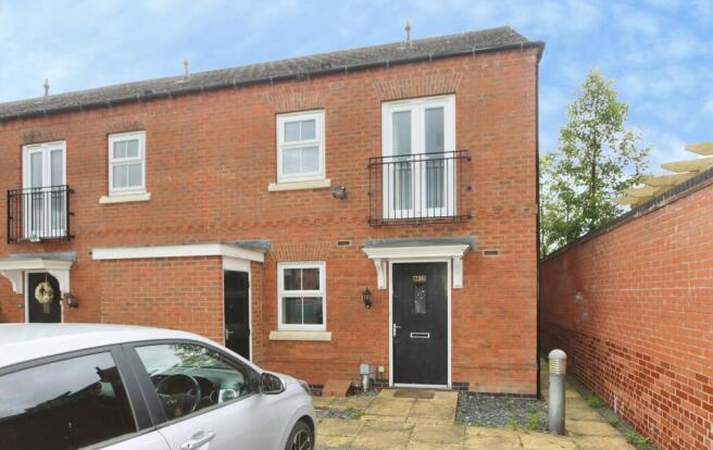 2 bed property, in Templar Road, £175,000