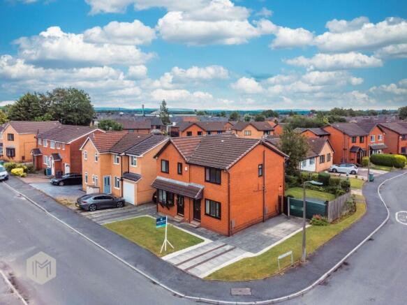 2 bed property, in Lomond Drive, £240,000