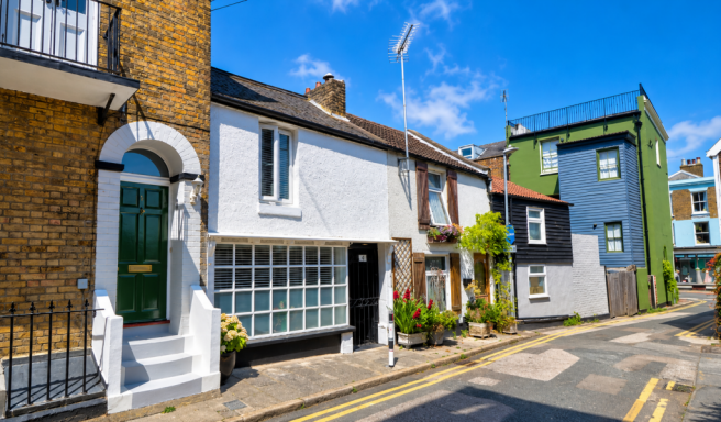 2 bed property, in Spencer Street, £300,000