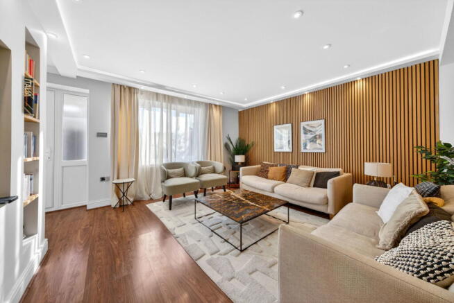4 bed property, in Theobald Street, £525,000