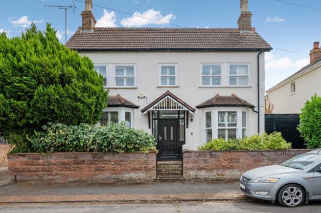 4 bed property, in Ashford, £895,000