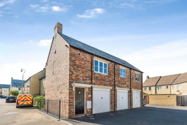 2 bed property, in Poppy Terrace, £220,000