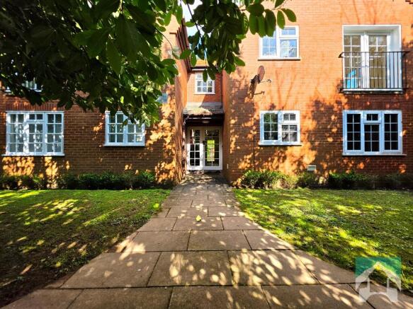 1 bed property, in Pakenham Road, £95,000