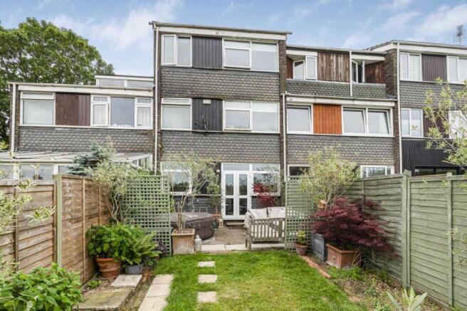4 bed property, in Damer Gardens, £650,000