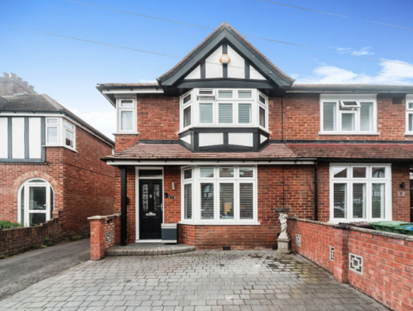 3 bed property, in Garden Road, £575,000