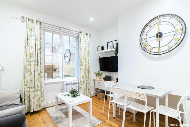 1 bed property, in Garden Court, £115,500