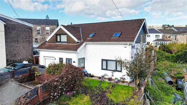 4 bed property, in Old Church Street, £340,000