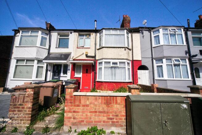 3 bed property, in Shelley Road, £425,000