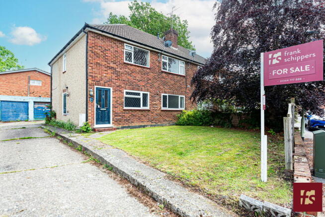 2 bed property, in Lyon Road, £235,000