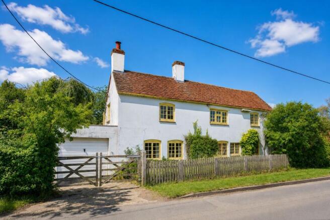 4 bed property, in Worminghall Road, £600,000