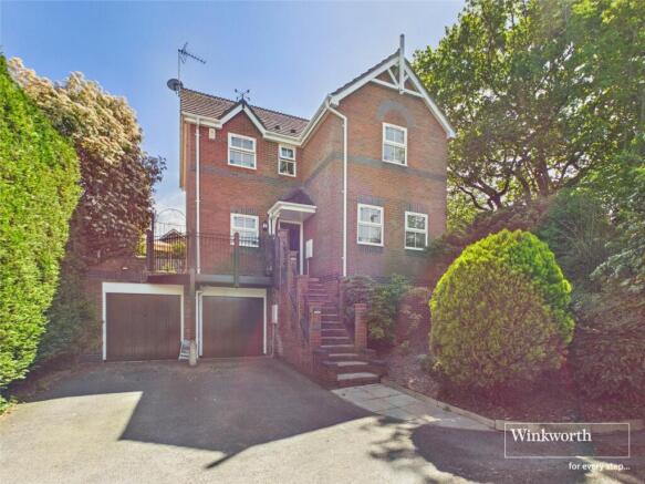 4 bed property, in The Sadlers, £675,000