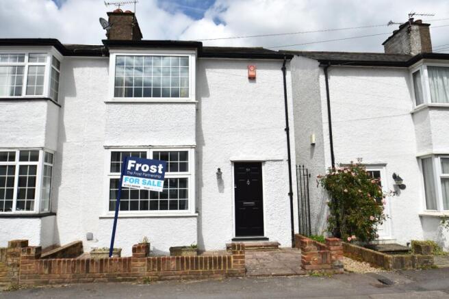 2 bed property, in Pinewood Close, £500,000