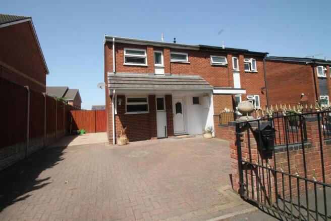 3 bed property, in Asquith Drive, £210,000
