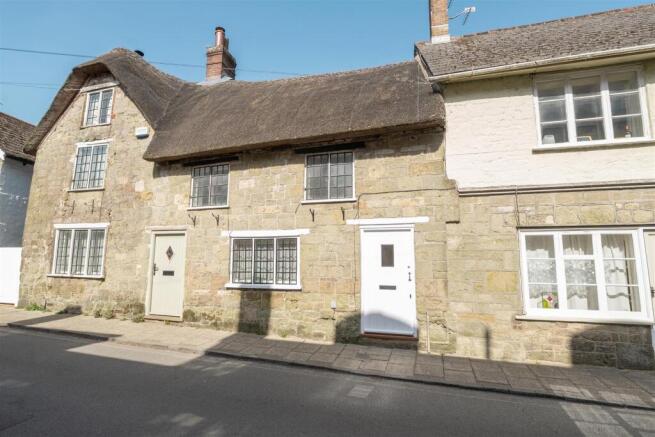 2 bed property, in Bell Street, £285,000
