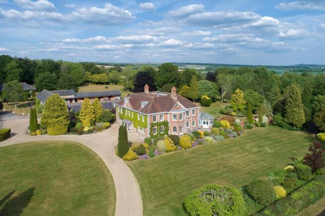 5 bed property, in Droxford, £7,175,000