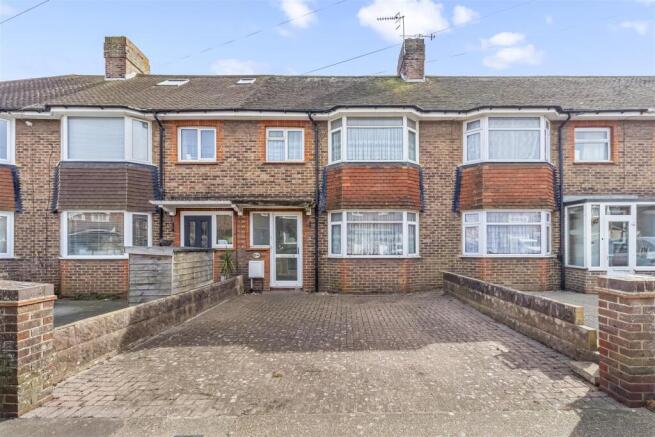 3 bed property, in Guildford Road, £350,000