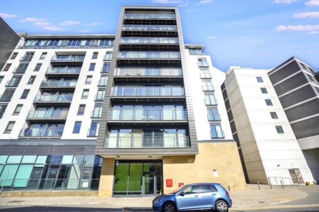 1 bed property, in 183 La Salle, £65,000