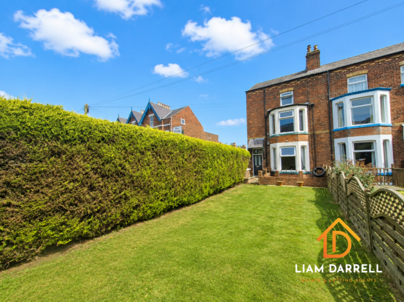 4 bed property, in Manor Road, £285,000