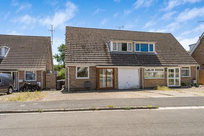 3 bed property, in Windmill Road, £325,000