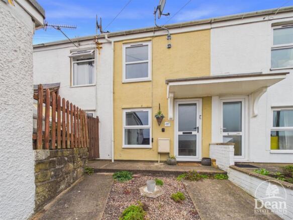 2 bed property, in High Street, £164,995