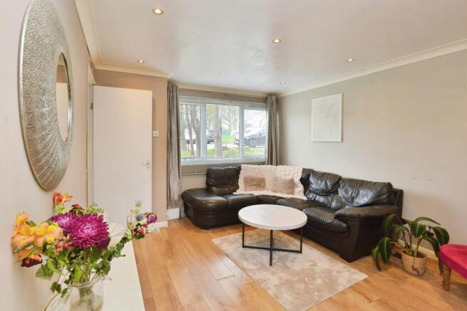 3 bed property, in Broadlands, £200,000