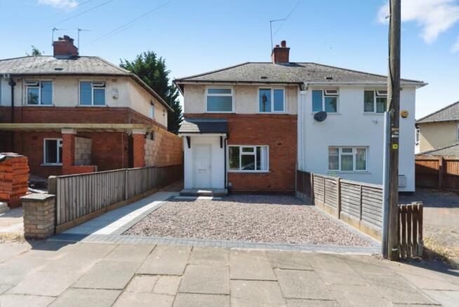 2 bed property, in Sunningdale Road, £185,000