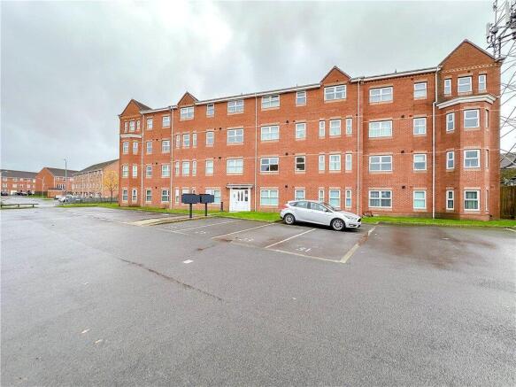 2 bed property, in Fullerton Way, £65,000