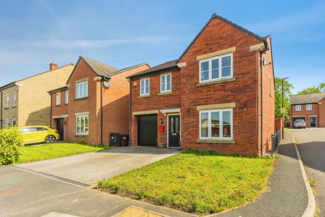 4 bed property, in Hawthorn Drive, £500,000