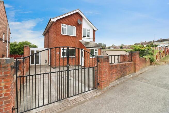 3 bed property, in Houfton Road, £175,000