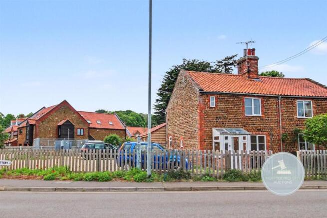 2 bed property, in Chapel Road, £130,000