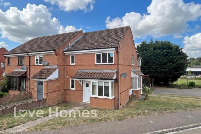 1 bed property, in The Paddocks, £199,995