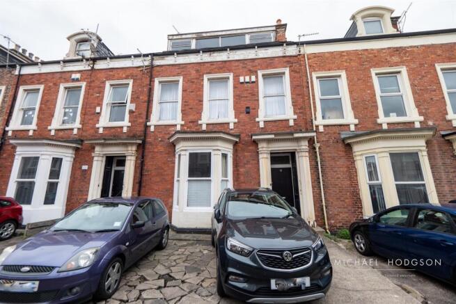 6 bed property, in Argyle Square, £240,000