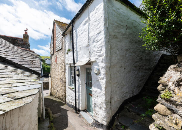 1 bed property, in Rose Hill, £240,000