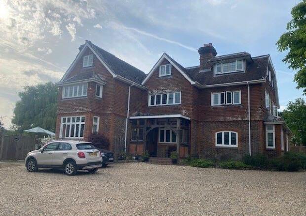 2 bed property, in Woodfalls Manor, £180,000
