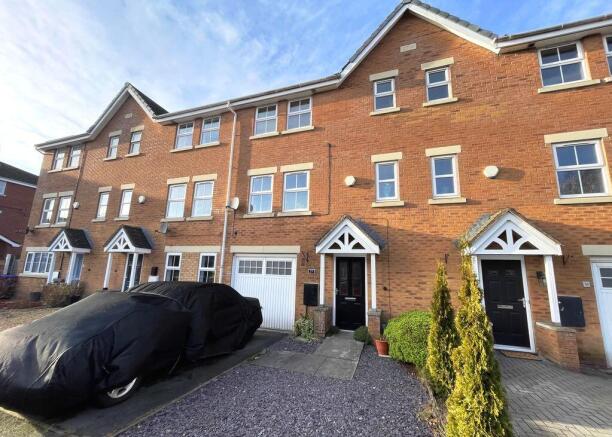 3 bed property, in Fairfax Close, £200,000