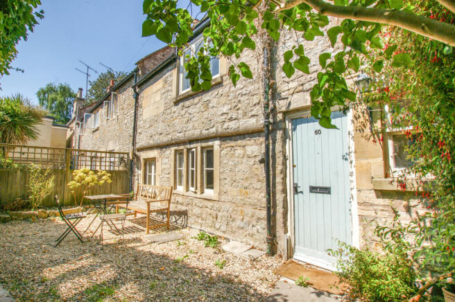 2 bed property, in High Street, £275,000