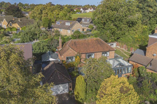 4 bed property, in Whitehill Road, £1,050,000