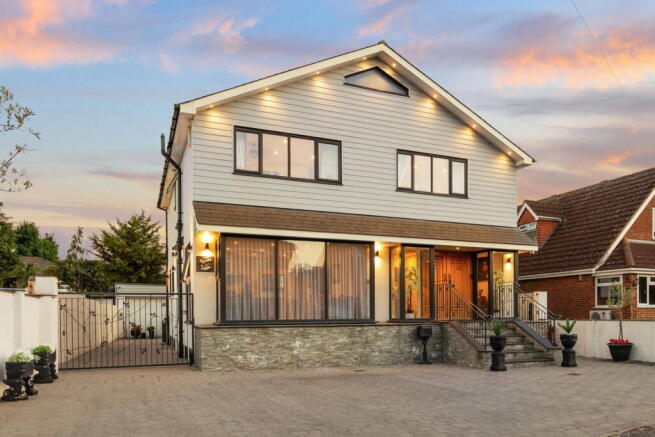 4 bed property, in Green Lane, £850,000