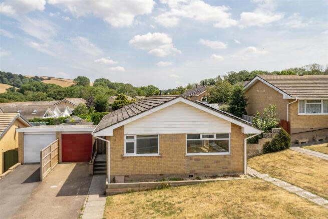 2 bed property, in CoDrive, £375,000