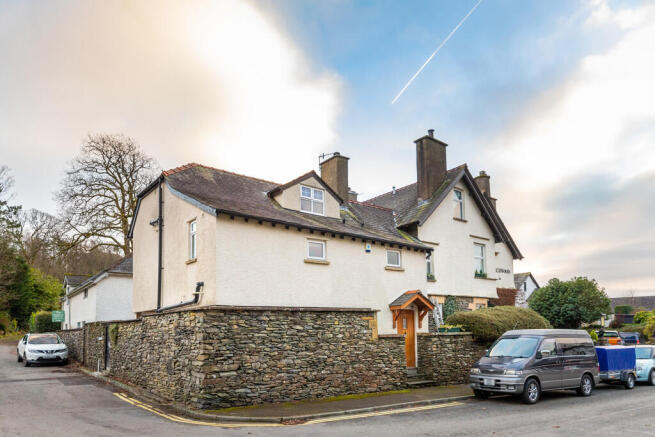 3 bed property, in Barton House, £425,000