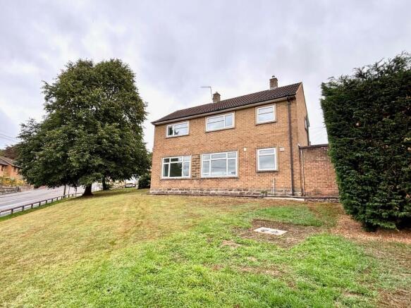 3 bed property, in Turnpike Close, £265,000