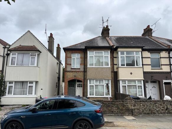 2 bed property, in 40 Seaforth Avenue, £100,000